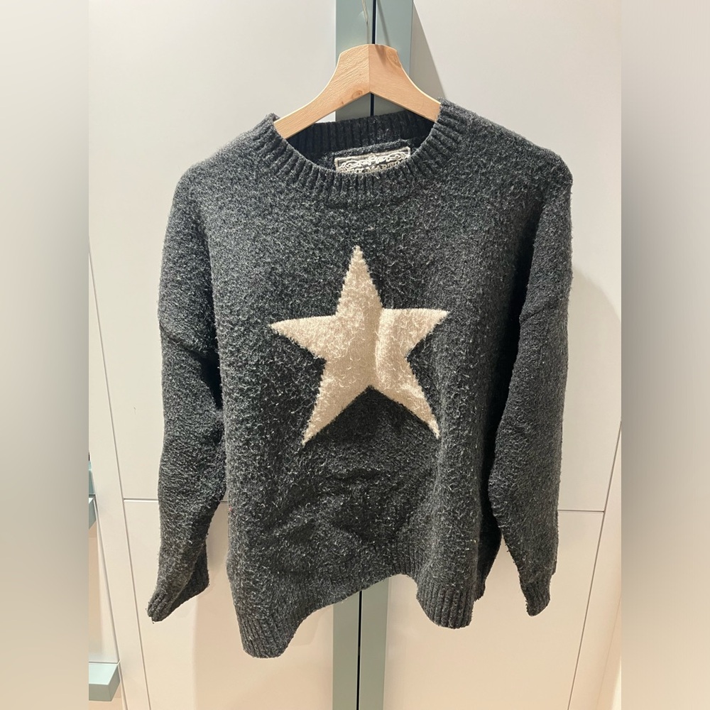 Pink martini grey sweater with white star